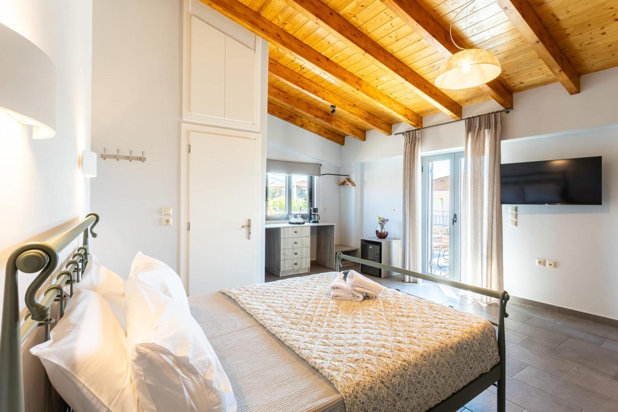 Petrino Serene Nests - Bright Getaways Kakovatos Esterno foto